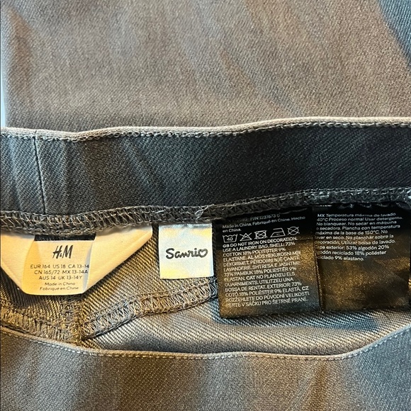 H&M Hello Kitty Gray Wide-Leg Slim Fit High Waist Pants Embroidery Size 8/9Y EUC - Picture 4 of 8